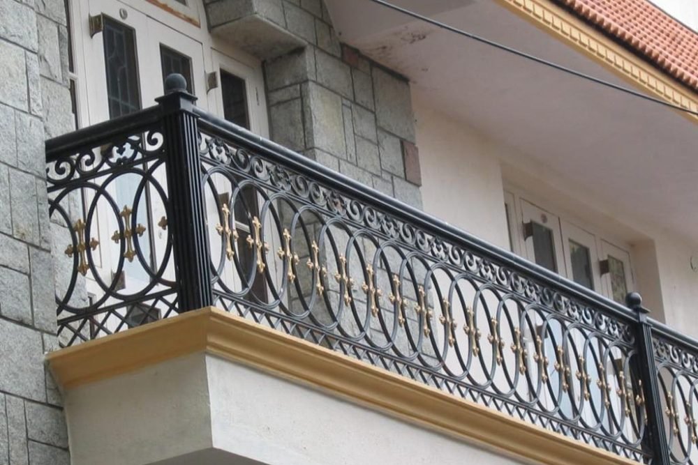 balcony-cast-iron-railings